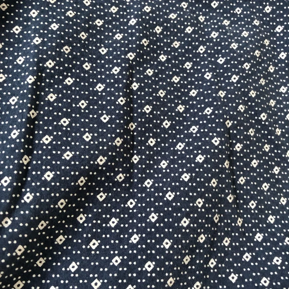 J. Crew Men’s M Navy Blue w/Geo White Design Short-Sleeved Button-Down Shirt EUC - Picture 3 of 9
